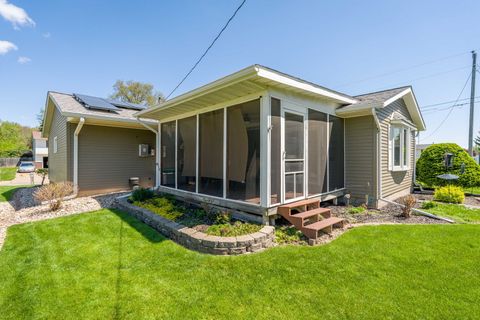Tiny photo for 918 6th Street, Hampton, IL 61256 (MLS # 12633917)
