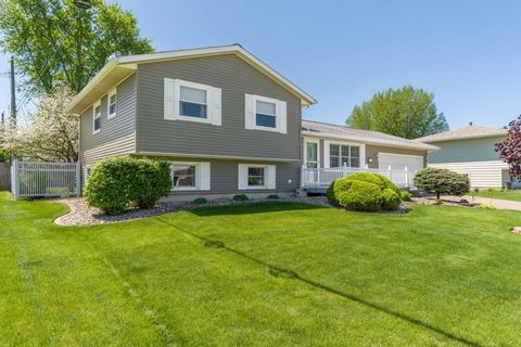 Tiny photo for 918 6th Street, Hampton, IL 61256 (MLS # 12633917)