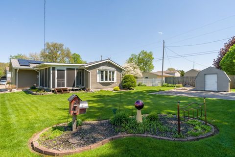 Tiny photo for 918 6th Street, Hampton, IL 61256 (MLS # 12633917)
