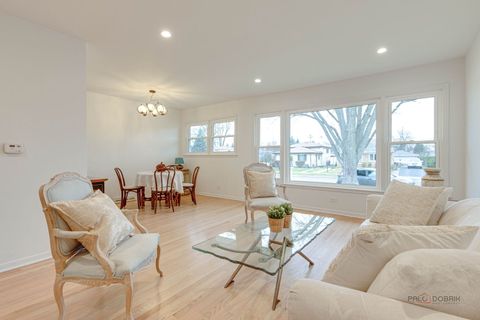 Tiny photo for 1689 S Elm Street, Des Plaines, IL 60018 (MLS # 12548732)