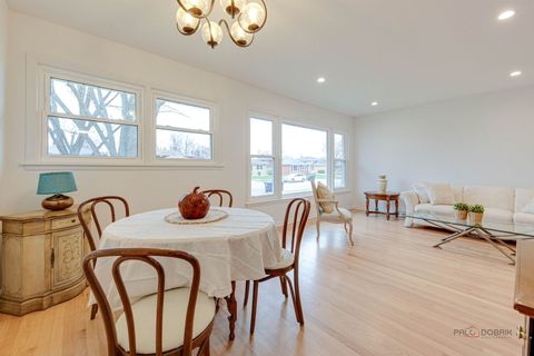 Tiny photo for 1689 S Elm Street, Des Plaines, IL 60018 (MLS # 12548732)