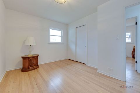 Tiny photo for 1689 S Elm Street, Des Plaines, IL 60018 (MLS # 12548732)