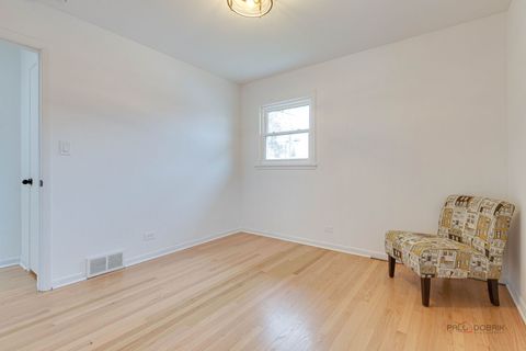 Tiny photo for 1689 S Elm Street, Des Plaines, IL 60018 (MLS # 12548732)