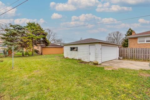 Tiny photo for 1689 S Elm Street, Des Plaines, IL 60018 (MLS # 12548732)