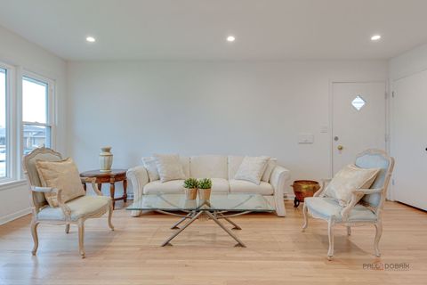 Tiny photo for 1689 S Elm Street, Des Plaines, IL 60018 (MLS # 12548732)