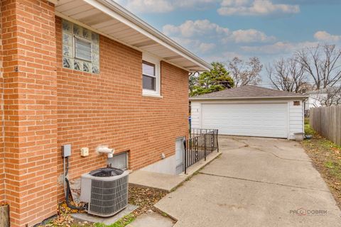 Tiny photo for 1689 S Elm Street, Des Plaines, IL 60018 (MLS # 12548732)