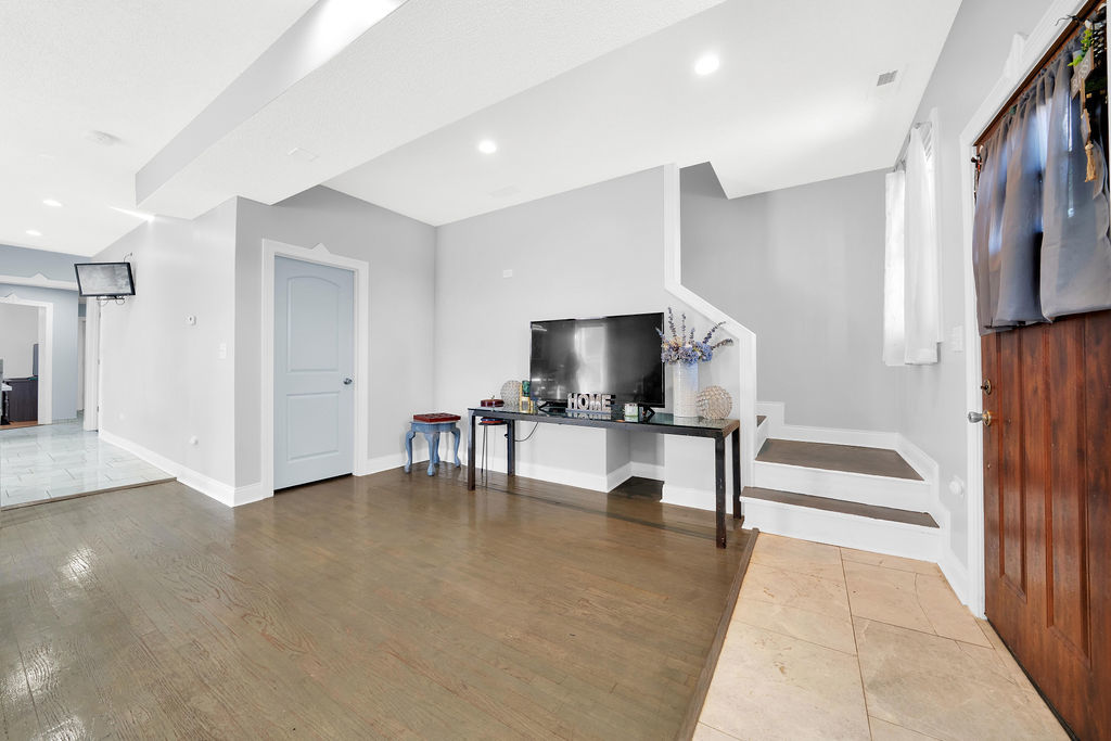 9436 S Spaulding Avenue