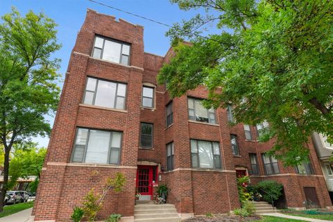 Photo of 2458 W Eastwood Avenue #3, Chicago, IL 60625 (MLS # 12704917)