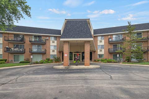 Photo of 1198 Royal Glen Drive #221, Glen Ellyn, IL 60137 (MLS # 12705922)