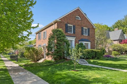 Photo of 700 Kent Road, Kenilworth, IL 60043 (MLS # 12617214)
