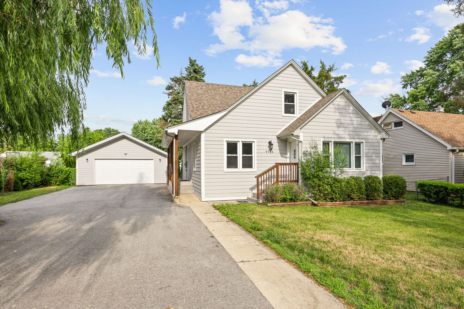 9725 Normandy Avenue - Photo 2
