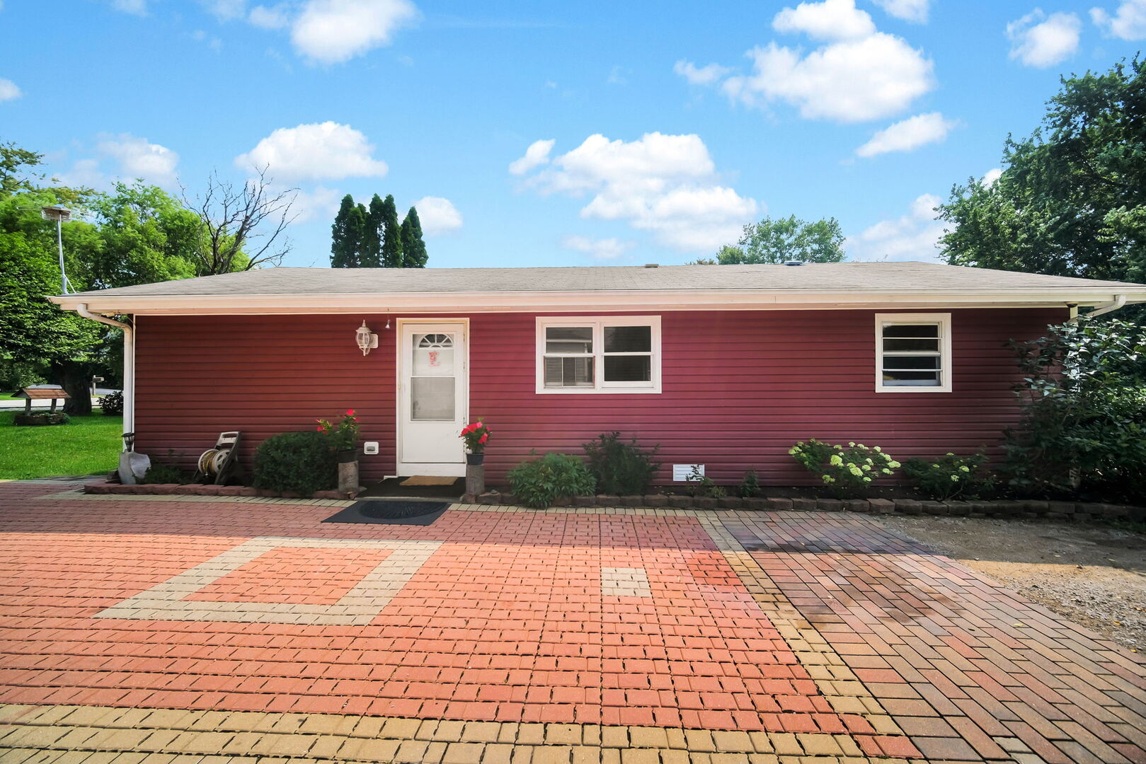 28W575 Barnes Avenue