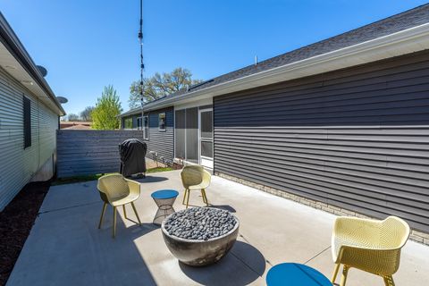 Tiny photo for 670 Holmes Street, Bettendorf, IA 52772 (MLS # 12624990)