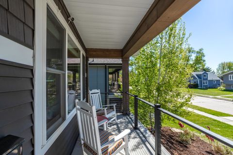 Tiny photo for 670 Holmes Street, Bettendorf, IA 52772 (MLS # 12624990)