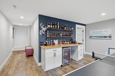 Tiny photo for 670 Holmes Street, Bettendorf, IA 52772 (MLS # 12624990)