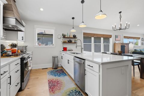 Tiny photo for 670 Holmes Street, Bettendorf, IA 52772 (MLS # 12624990)