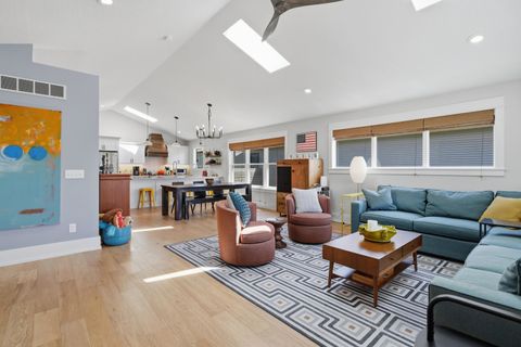 Tiny photo for 670 Holmes Street, Bettendorf, IA 52772 (MLS # 12624990)