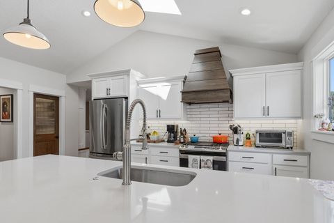 Tiny photo for 670 Holmes Street, Bettendorf, IA 52772 (MLS # 12624990)