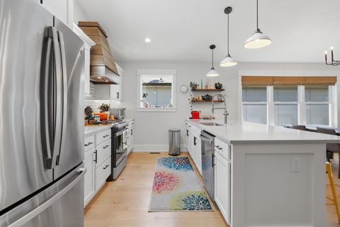 Tiny photo for 670 Holmes Street, Bettendorf, IA 52772 (MLS # 12624990)