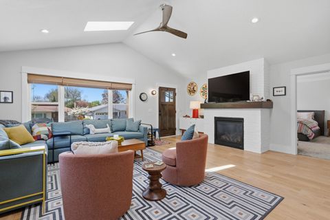 Tiny photo for 670 Holmes Street, Bettendorf, IA 52772 (MLS # 12624990)