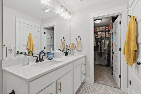 Tiny photo for 670 Holmes Street, Bettendorf, IA 52772 (MLS # 12624990)