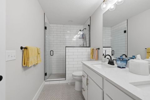 Tiny photo for 670 Holmes Street, Bettendorf, IA 52772 (MLS # 12624990)