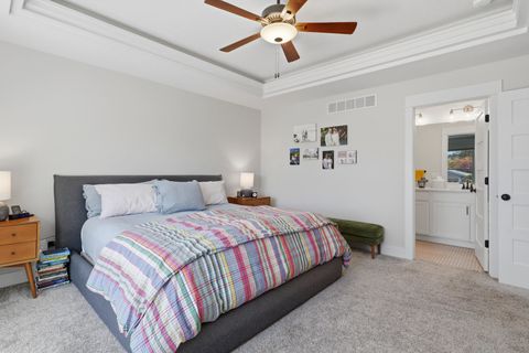 Tiny photo for 670 Holmes Street, Bettendorf, IA 52772 (MLS # 12624990)