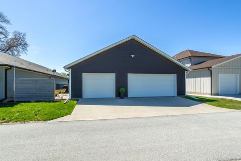 Tiny photo for 670 Holmes Street, Bettendorf, IA 52772 (MLS # 12624990)