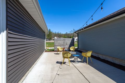 Tiny photo for 670 Holmes Street, Bettendorf, IA 52772 (MLS # 12624990)