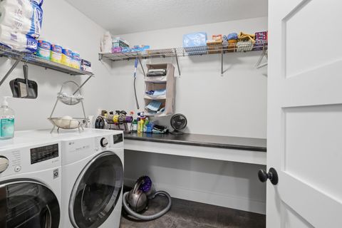 Tiny photo for 670 Holmes Street, Bettendorf, IA 52772 (MLS # 12624990)