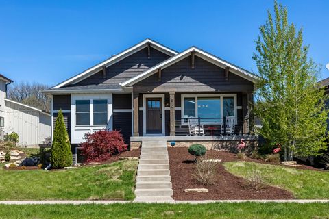 Photo of 670 Holmes Street, Bettendorf, IA 52772 (MLS # 12624990)