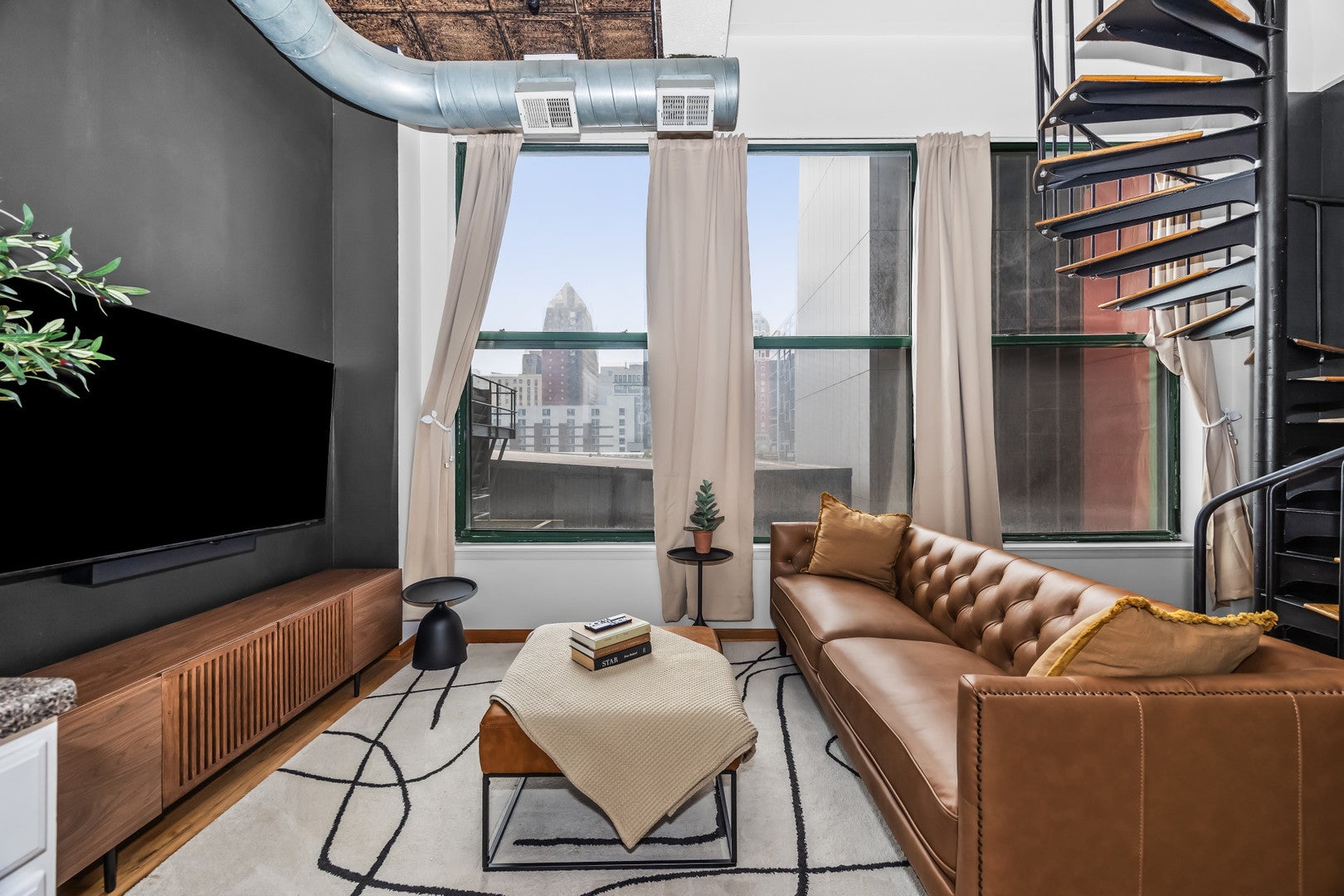 633 S PLYMOUTH Court 301