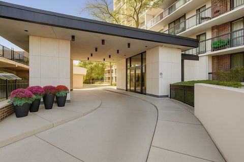 Tiny photo for 5901 N Sheridan Road #9G, Chicago, IL 60660 (MLS # 12517174)