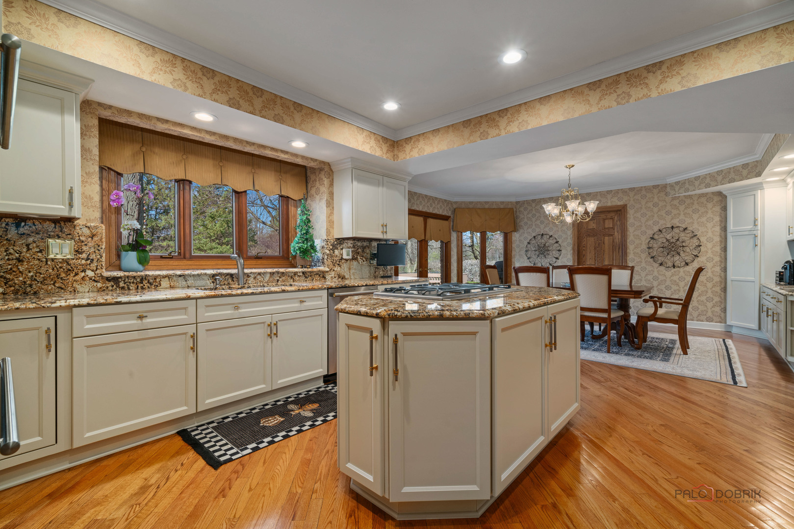 Lake Forest, Illinois 60045, United States, 5 Bedrooms Bedrooms, ,7 BathroomsBathrooms,Residential,Active,203524