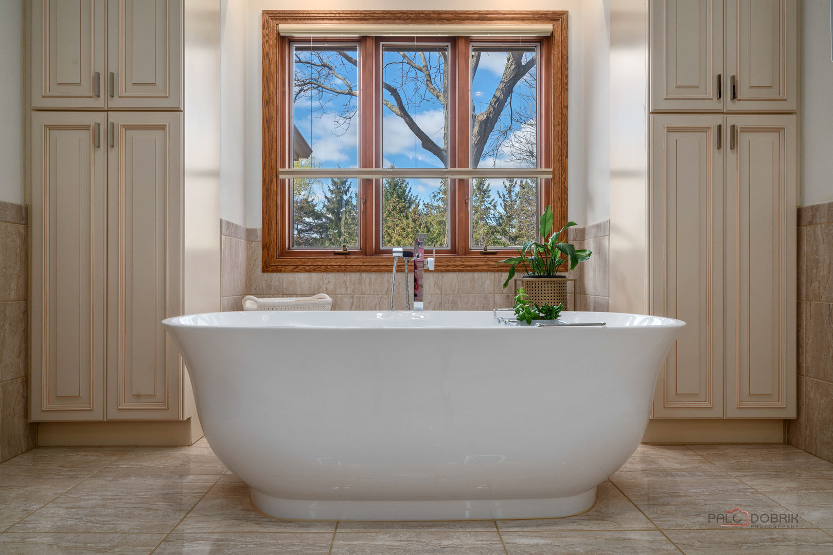 Lake Forest, Illinois 60045, United States, 5 Bedrooms Bedrooms, ,7 BathroomsBathrooms,Residential,Active,203524