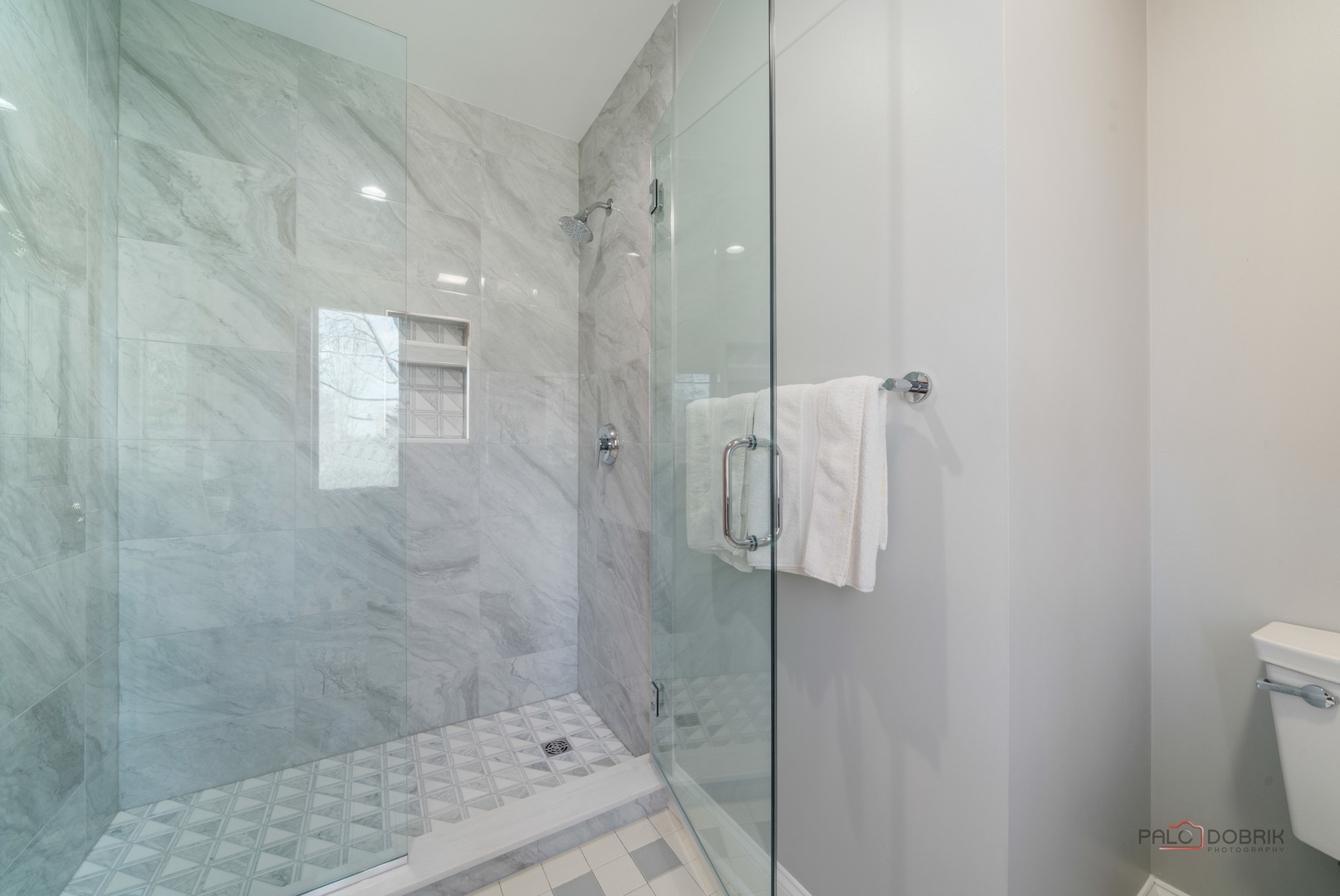 Lake Forest, Illinois 60045, United States, 5 Bedrooms Bedrooms, ,7 BathroomsBathrooms,Residential,Active,203524