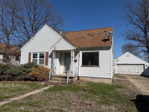 Photo of 2123 W ANTOINETTE Street, Peoria, IL 61605 (MLS # 12619250)