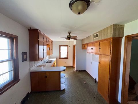 Tiny photo for 2123 W ANTOINETTE Street, Peoria, IL 61605 (MLS # 12619250)
