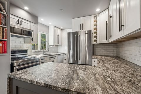 Tiny photo for 1811 Laurel Avenue, Evanston, IL 60201 (MLS # 12478298)