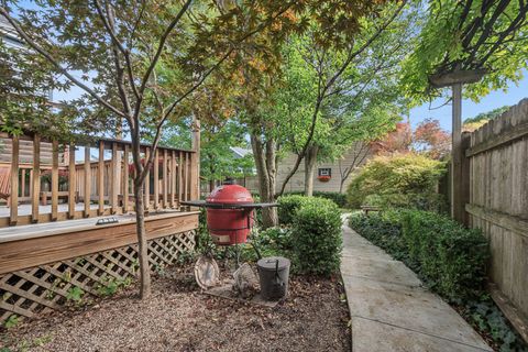 Tiny photo for 1811 Laurel Avenue, Evanston, IL 60201 (MLS # 12478298)