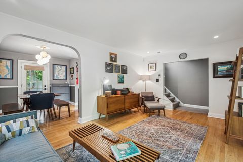 Tiny photo for 1811 Laurel Avenue, Evanston, IL 60201 (MLS # 12478298)