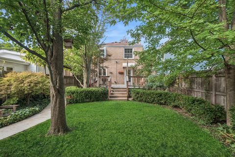 Tiny photo for 1811 Laurel Avenue, Evanston, IL 60201 (MLS # 12478298)