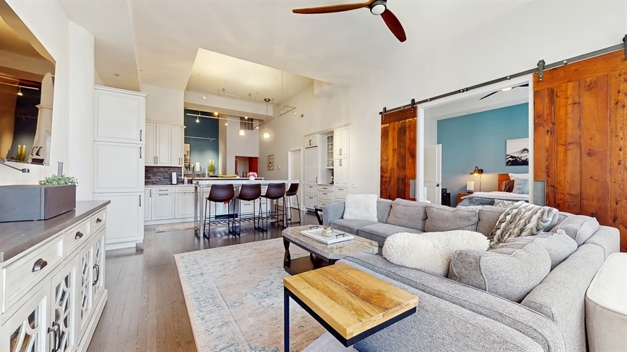 165 N Canal Street 1512