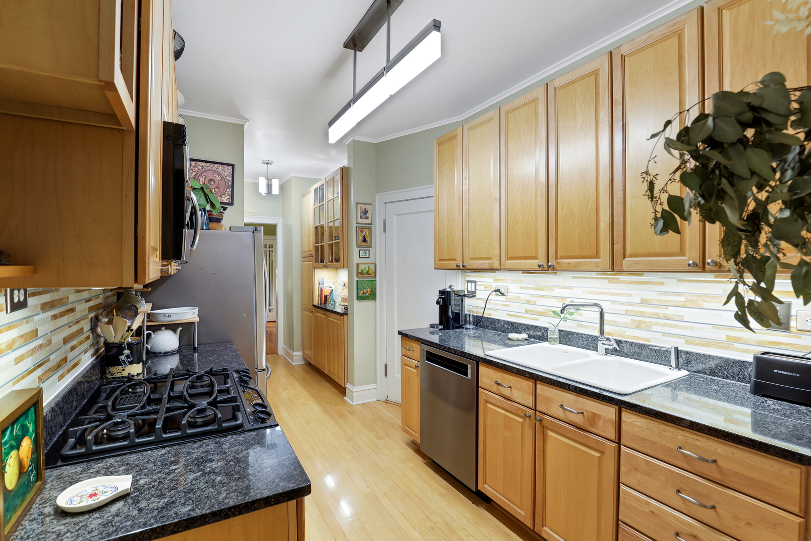 431 W ALDINE Avenue 10