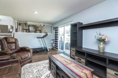 Tiny photo for 812 W Appletree Lane, Bartlett, IL 60103 (MLS # 12598583)