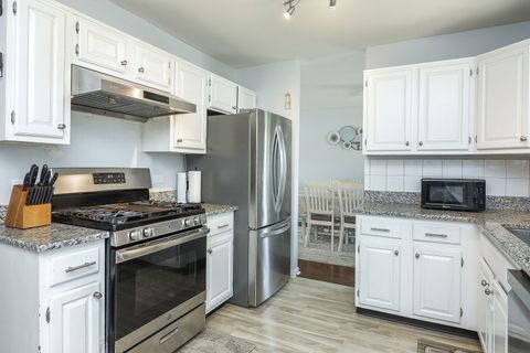 Tiny photo for 812 W Appletree Lane, Bartlett, IL 60103 (MLS # 12598583)