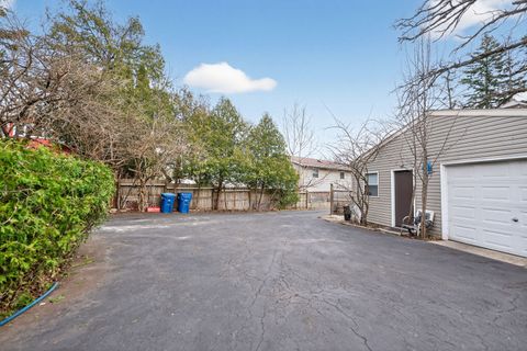 Tiny photo for 919 Huffman Court, DeKalb, IL 60115 (MLS # 12600640)