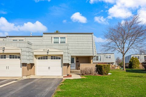 Photo of 660 Versailles Court #A, Elk Grove Village, IL 60007 (MLS # 12597925)