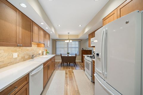 Tiny photo for 660 Versailles Court #A, Elk Grove Village, IL 60007 (MLS # 12597925)