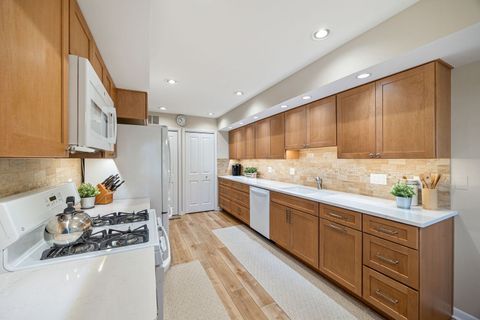 Tiny photo for 660 Versailles Court #A, Elk Grove Village, IL 60007 (MLS # 12597925)